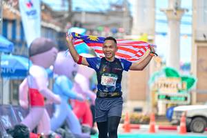 BIB: 5603
                            <button type="button" onclick="openModal(24883037)" class="btn btn-primary btn-sm float-right btn-popup" data-toggle="modal" data-target=".modal-high-quality">
                        <i class="fas fa-shopping-cart"></i> Add to Cart
                    </button>
                                            <button type="button" onclick="isThisMe(24883037, true)" class="btn btn-success btn-sm float-right btn-popup btn-isme hidden" data-toggle="tooltip" data-placement="bottom" title="นี่คือรูปของคุณใช่ไหม คลิกที่นี่เพื่อเอาเข้าอัลบั้ม">
                        <i class="fas fa-plus"></i> Add to album
                    </button>
                    <button type="button" onclick="isThisMe(24883037, false)" class="btn btn-warning btn-sm float-right btn-popup btn-isnotme hidden">
                        <i class="fas fa-ban"></i> Remove from album
                    </button>